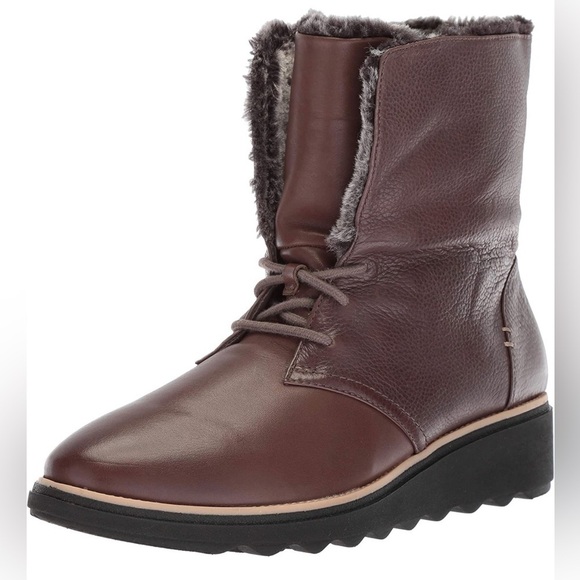 NEW Clarks Shannon Pearl Taupe Leather Lace Up Bootie Boot with Faux Fur Lining - Picture 4 of 17